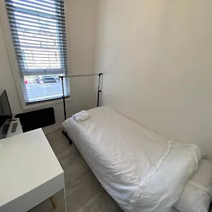  Homestay Small Single Walking Distance To Station