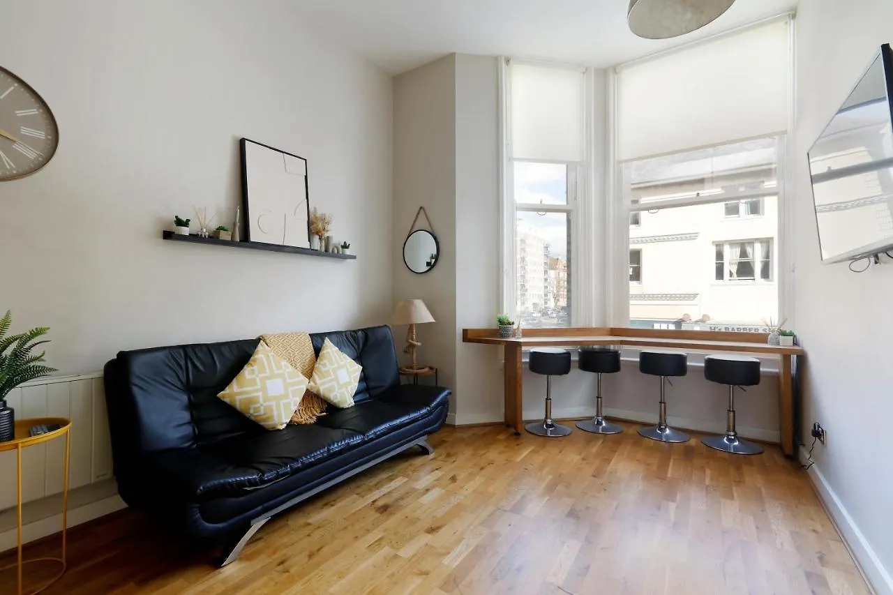 Great 2 Bedroom Apt By The Beach And Town Brighton
