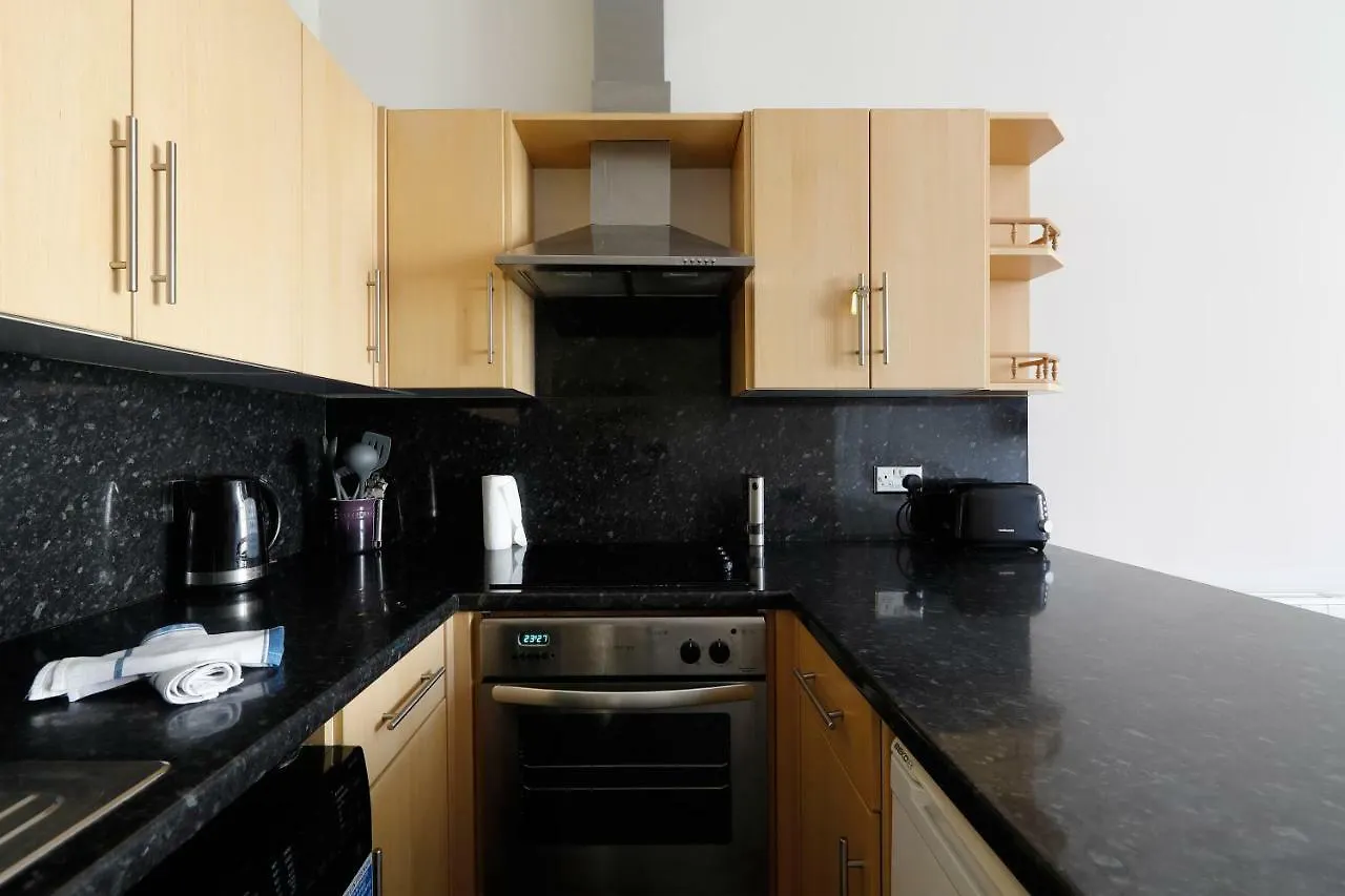 Great 2 Bedroom Apt By The Beach And Town Brighton